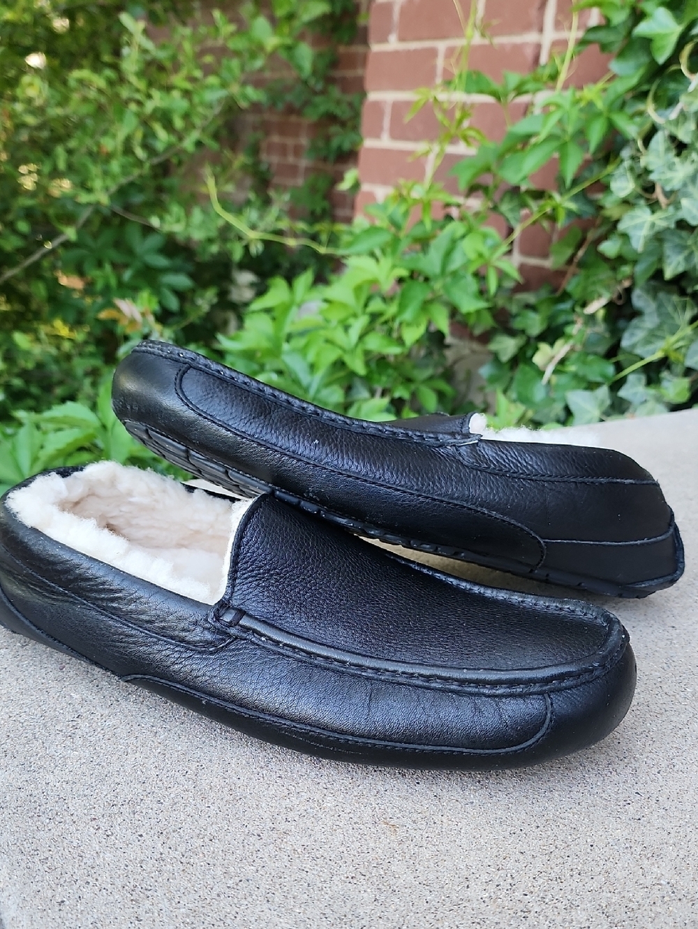 UGG Australia Men's Black Leather Shearling-Lined Slip-On Moccasin - Picture 11 of 17
